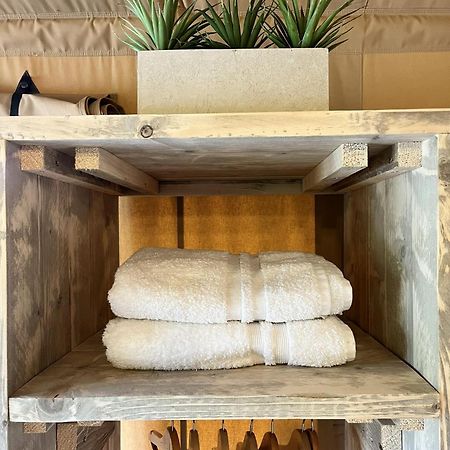 Teal Safari Tent ドロイトウィッチ エクステリア 写真
