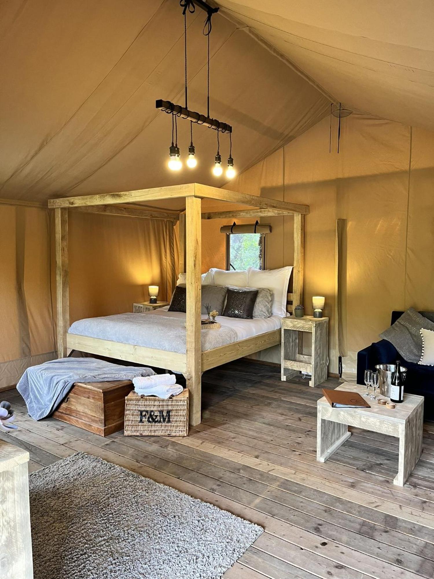 Teal Safari Tent ドロイトウィッチ エクステリア 写真