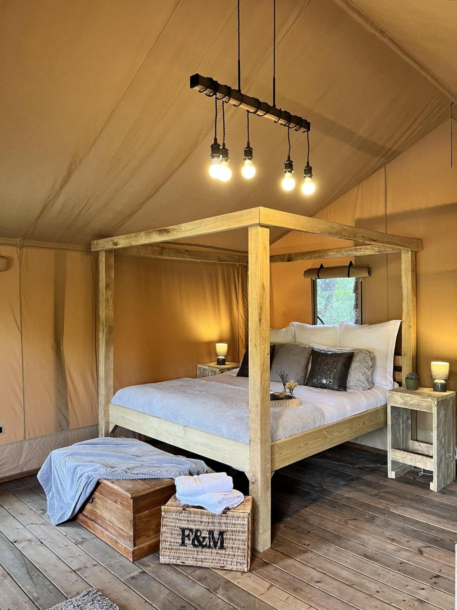 Teal Safari Tent ドロイトウィッチ エクステリア 写真